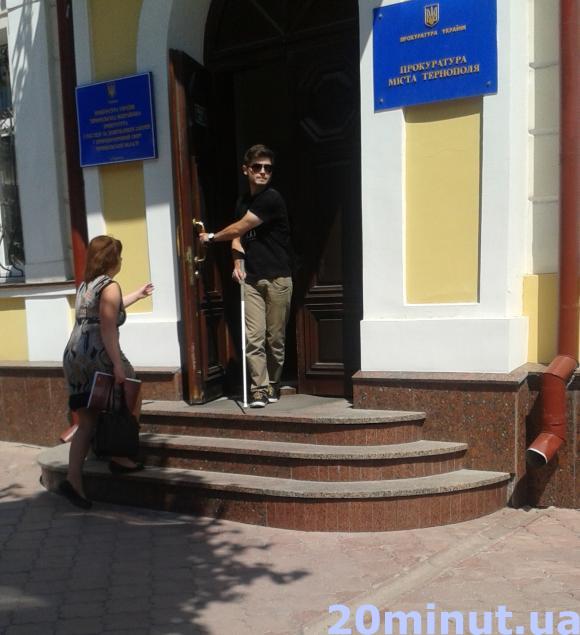 Життя сліпого: постійний ризик та 400 грн зарплати (ЕКСПЕРИМЕНТ) на сайті 20minut.ua Життя сліпого: постійний ризик та 400 грн зарплати (ЕКСПЕРИМЕНТ), фото №1 на сайті 20minut.ua