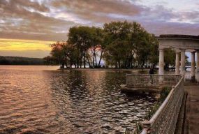 Острівець кохання із сердець Терни і Поля