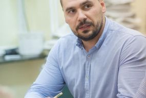 Звільняйте місце в шафі та душі...