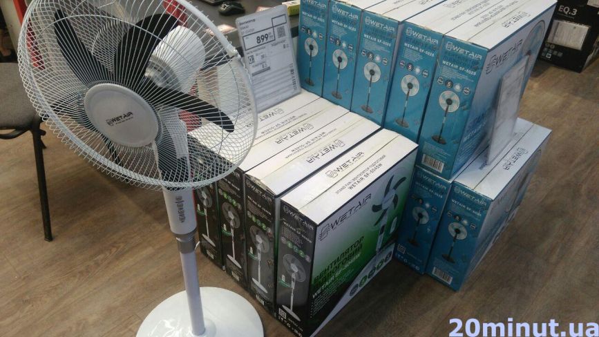 Плівка на вікна, вентилятор чи кондиціонер: як врятуватися від літньої спеки та скільки це коштує