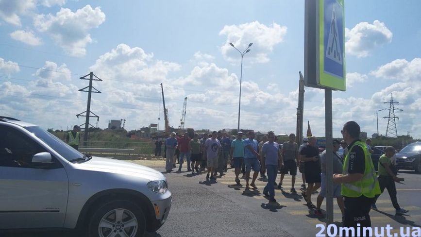 Активісти перекрили Гаївський міст. Що вимагають: репортаж "20 хвилин" із місця події