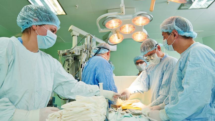 У другій лікарні можуть пересаджувати нирки і серце. Кому робитимуть операції і як стати донором?