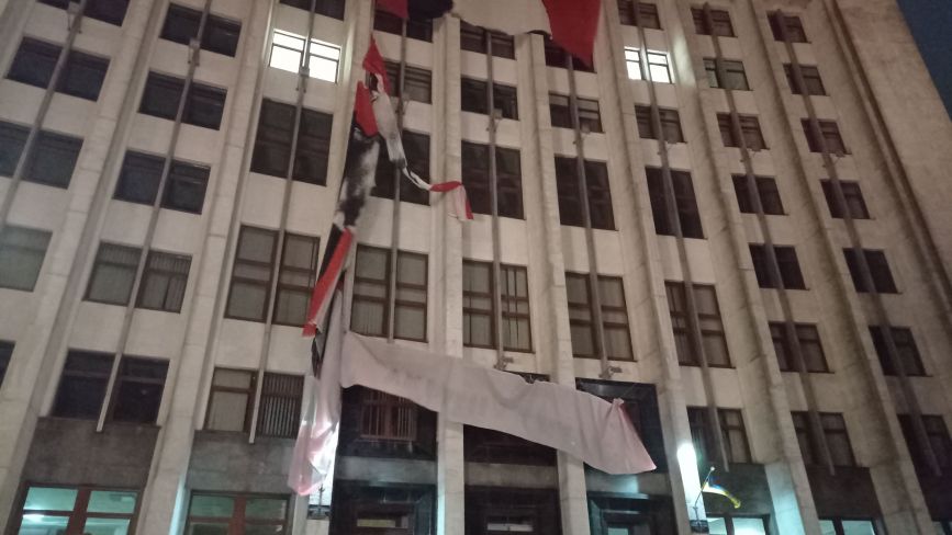 Не витримав! Що сталося із банером Бандери, який висів на приміщенні Тернопільської ОДА