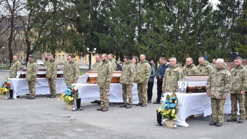 Тернопільщина попрощалася з трьома Героями, які служили в 44-й окремій артилерійській бригаді