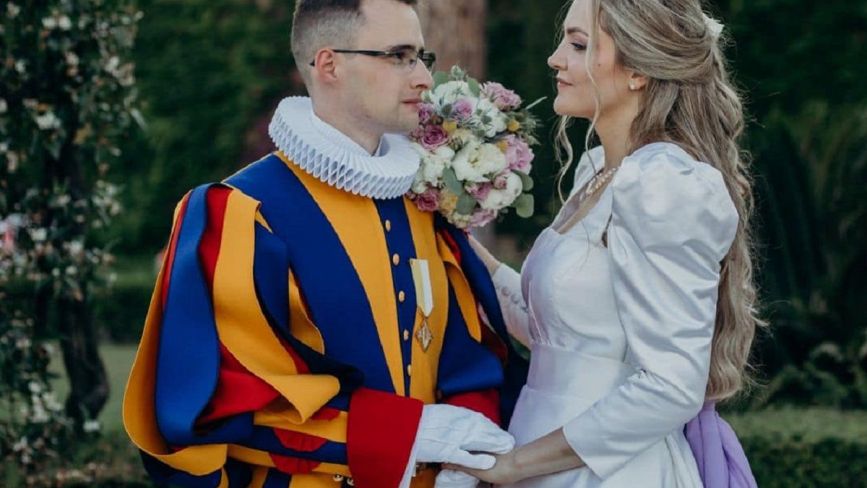 «Невимовно красива подія»: дівчина з Тернопільщини вийшла заміж за капрала охорони Папи Римського