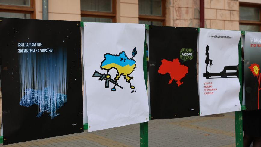 У центрі Тернополя представили виставку робіт харківського художника Нікіти Тітова