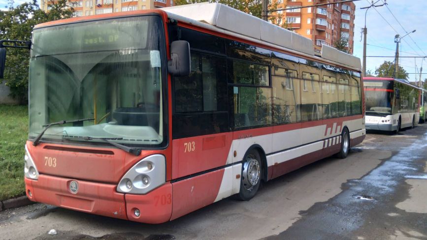 У тернопільському депо поповнення: доставили новий тролейбус Skoda (ФОТО ДНЯ)