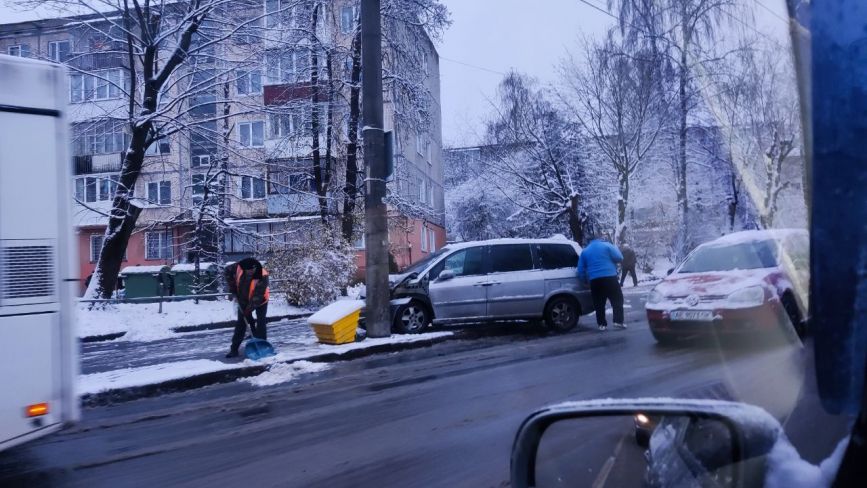 Будьте уважними на дорозі! У Тернополі на Слівенській трапилась аварія