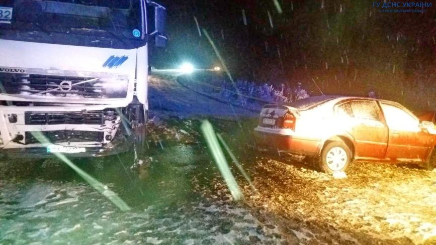 На Тернопільщині зіткнулися два автомобілі: один водій загинув на місці