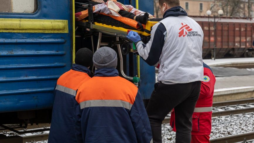 До Тернополя прибув медичний евакуаційний потяг
