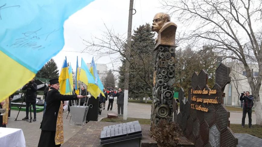 Додали металу і реставрували: неподалік Тернополя відкрили унікальний пам'ятник Шевченку