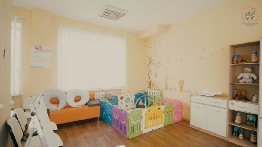 У Тернопільській міській дитячій лікарні відкрили оновлену кімнату матері та дитини