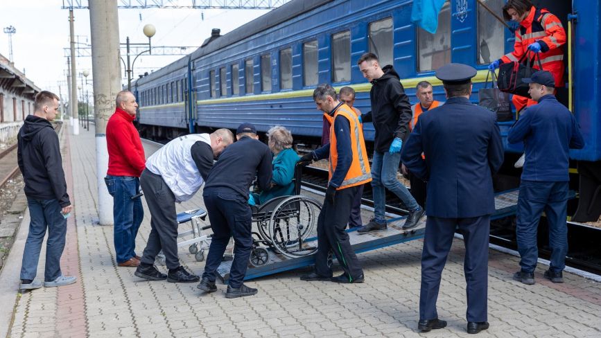 До Тернополя прибув евакуаційний потяг з пацієнтами прифронтових лікарень