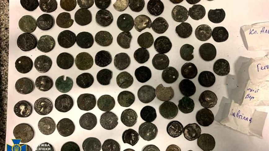 СБУ запобігла контрабанді старовинних монет на понад пів мільйона гривень