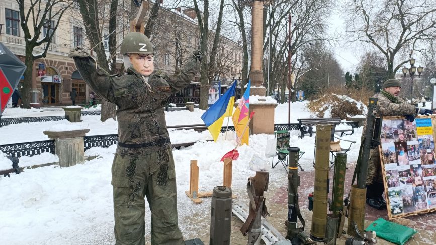 У центрі Тернополя виставили трофейну зброю та збирали гроші на ЗСУ