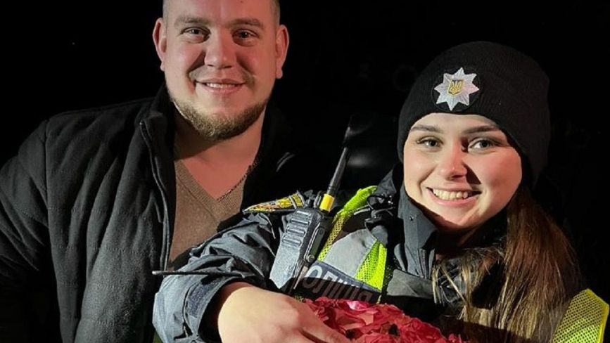 У новорічну ніч поліцейський освідчився коханій