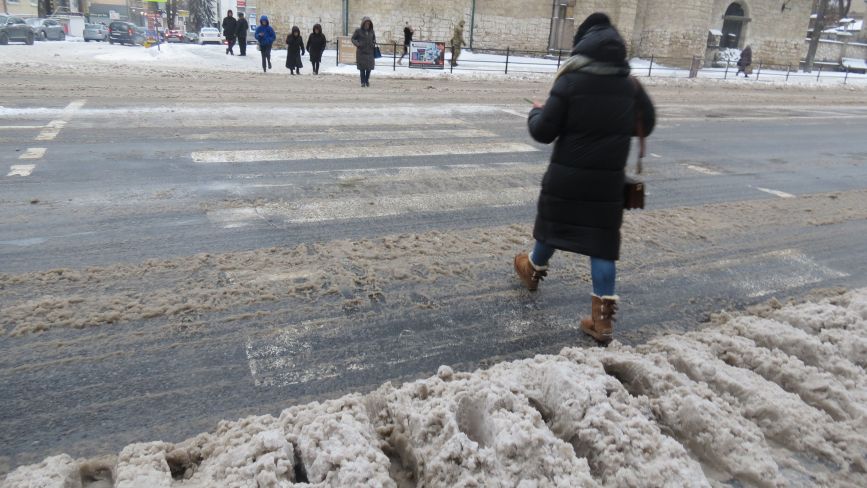 Тернопіль після снігопаду: чи розчистили дороги та тротуари міста (РЕПОРТАЖ)