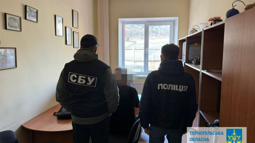 Отримував «відкати» від підприємців: інспектору ДСНС на Тернопільщині вручили підозру