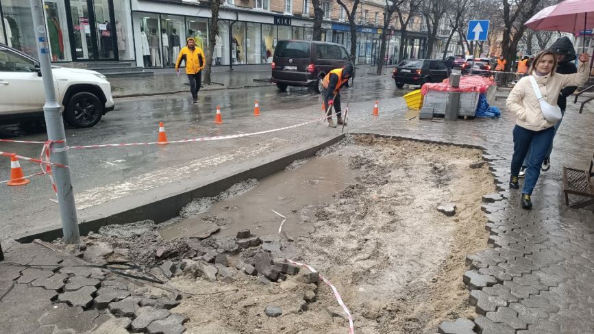 Скільки коштів витратили на пониження бордюрів на пішохідних переходах: «20 хвилин» дізналися