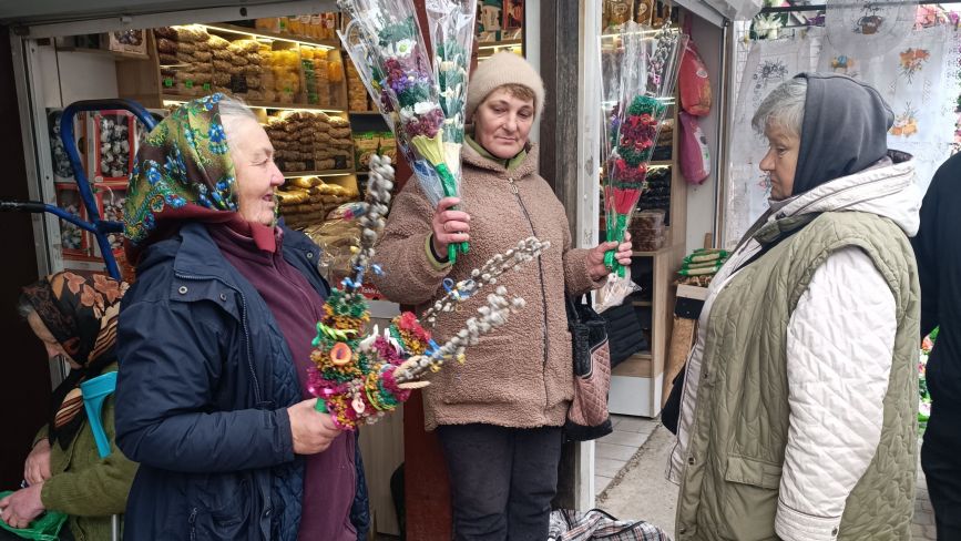 З квітами, прикрасами та стрічками: скільки коштують вербові букети на ринках Тернополя