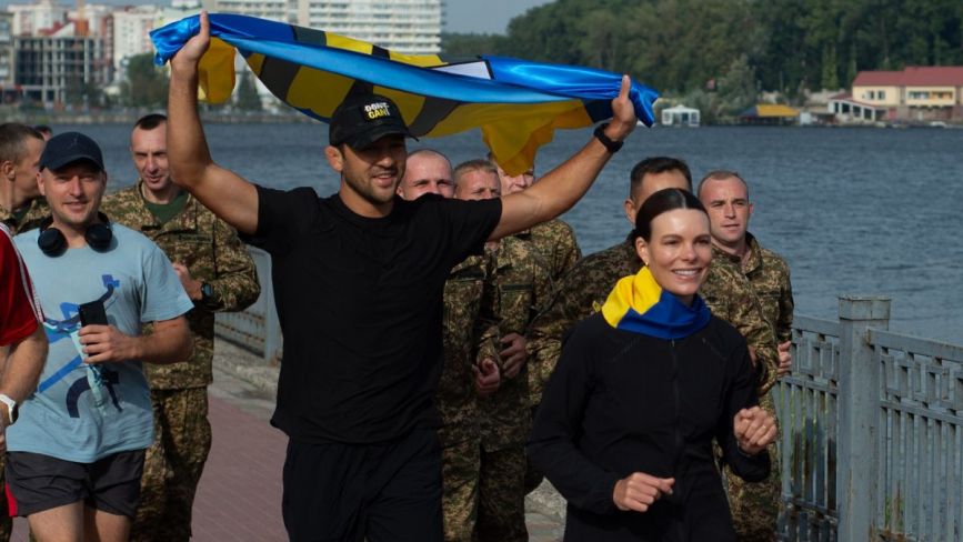 Американці біжать 1,2 тисячі кілометрів заради України: частина шляху пролягла через Тернопіль
