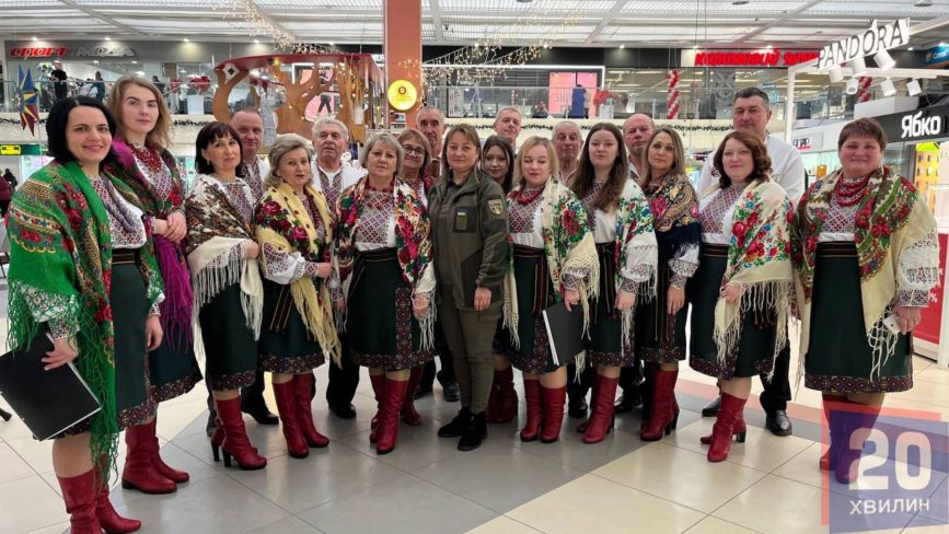 10 000 євро на «швидку» для ЗСУ: співаки зі Збаража провели благодійний концерт у Тернополі