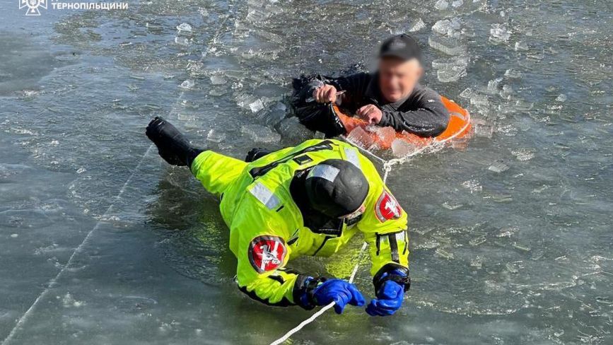 На Ставі в Тернополі та Зборові під лід провалилися люди