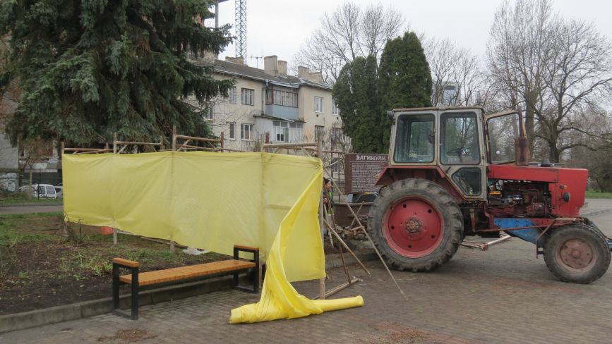 Біля парку Шевченка почали облаштовувати вежу зі дзвоном пам’яті