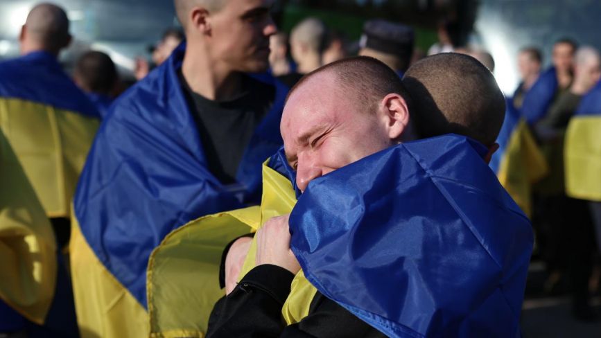 В Україну повернули 277 звільнених з полону Захисників