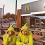 Фото дня: Біля Тернопільського McDonald’s - Грінч з подружкою