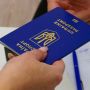 Чи може батько забрати закордонний паспорт дитини, якщо документи подавала мама