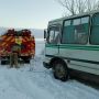 Негода на Тернопільщині: у снігових заметах застрягли шкільний та рейсовий автобуси