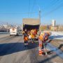 Ями на дорогах латають на десяти тернопільських вулицях