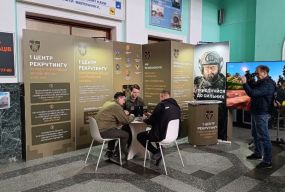 У Тернополі запрацював центр рекрутингу Сухопутних військ. Що пропонують