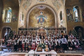 Українські колядки пролунали в Сенаті та найбільних соборах Італії у виконанні тернопільської «Зоринки»