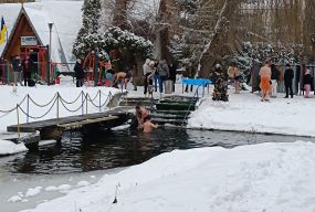 Тернополяни відзначають Водохреще на «моржатнику»