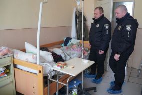 Замерзала у власній хаті із тваринами. Що робили соцслужби і куди можуть прилаштувати пенсіонерку