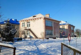 Без генератора й тепла — у групах 11 градусів. Батьки бояться водити дітей у садок, влада мовчить