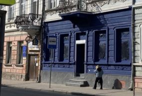 Темний фасад на Руській, 27: у міськраді стверджують, що дозволів не надавали