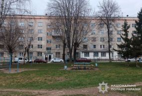 У Тернополі з вікна другого поверху випала півторарічна дівчинка