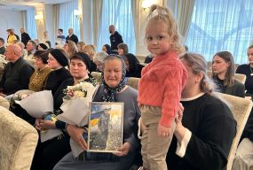 «Дякуємо за життя!» У Тернополі вручили державні нагороди родинам загиблих військовослужбовців