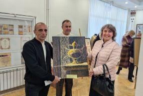 Майстерність, що конвертується у Starlink: у перший день виставки з молотка пішли дві картини