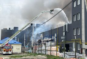 У Тернополі після вибухів пошкоджений торговий центр, евакуювали людей