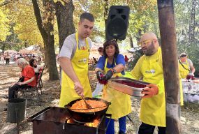 «Борщу багато не буває»: у Тернополі учасники «МастерШеф» готували для містян