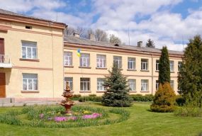 Відправляла дітей до психлікарні за непослух і на канікули: як покарали директорку спецшколи