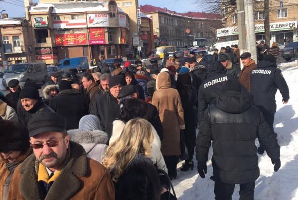 У Тернополі «замінували» філармонію: з приміщення евакуювали 200 людей (ФОТО, ВІДЕО)