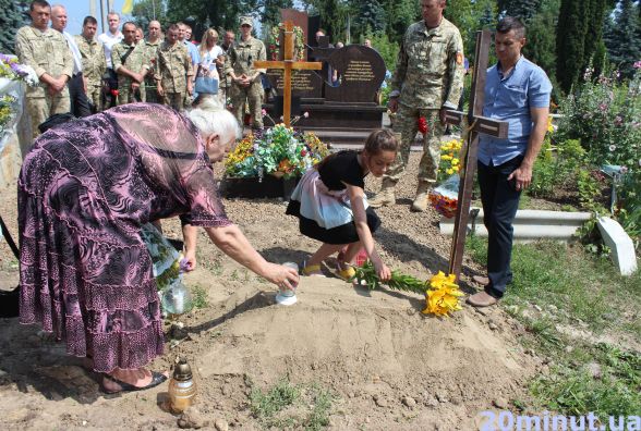 На Микулинецькому кладовищі захоронили попіл з місця, де загинули солдати батальйону «Збруч»