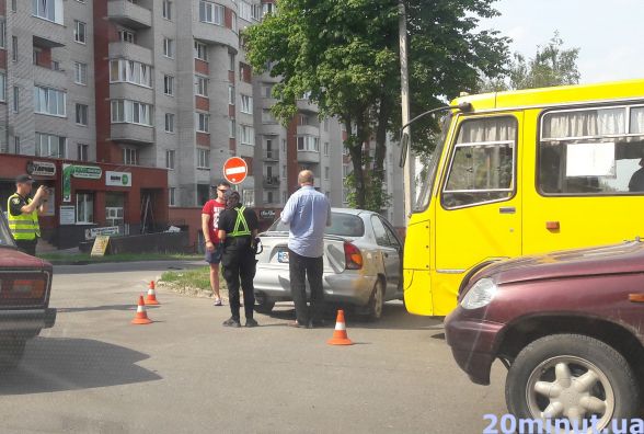 На Коновальця дві ДТП. Є затори (оновлено)