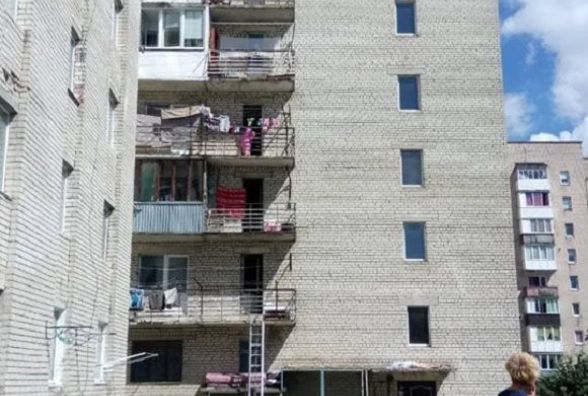 ÐÐ° ÐÑÑÐ±Ð°ÑÐ° Ð¶ÑÐ½ÐºÐ° Ð²Ð¸Ð¿Ð°Ð»Ð° Ð· Ð²ÑÐºÐ½Ð°. ÐÐµÑÐµÑÐ¾Ð¶Ñ Ð½Ð°Ð¼Ð°Ð³Ð°Ð»Ð¸ÑÑ ÑÑ Ð²ÑÑÑÑÐ²Ð°ÑÐ¸(Ð¾Ð½Ð¾Ð²Ð»ÑÑÑÑÑÑ)