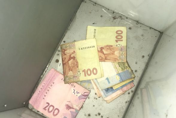 На Тернопільщині, щоб швидше отримати закордонний паспорт, спеціаліст вимагав у людей 1000 грн